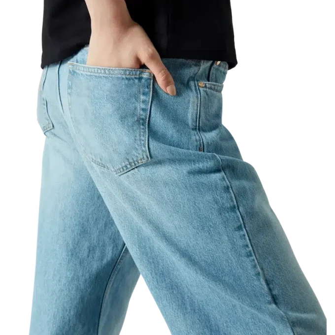 Blugi din denim cu aspect uzat și graffiti