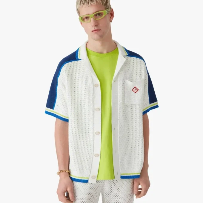 Cămășă croșetată cu mâneci scurte, albă și albastră Cămășă croșetată cu mâneci scurte, albă și albastră