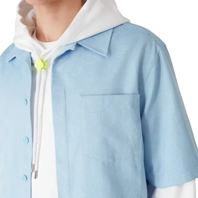 Cămășă cu mâneci scurte și monogramă albastru deschis