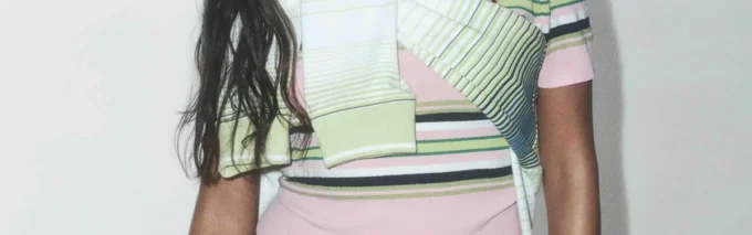 Blugi din denim cu aspect uzat și graffiti