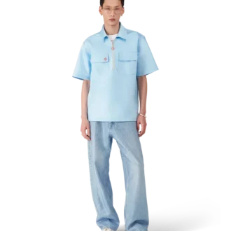 Cămașă cu mâneci scurte și fermoar pe un sfert din satin pentru pantaloni scurți