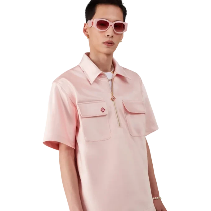 Cămașă cu mâneci scurte și fermoar pe un sfert din satin pentru pantaloni scurți