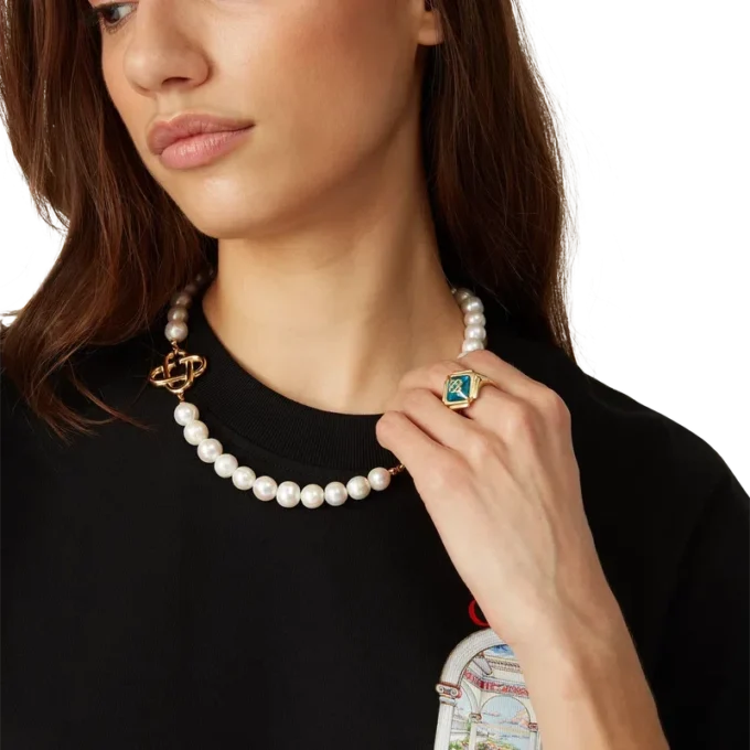 Colier cu logo cu perle medii Colier cu logo cu perle medii