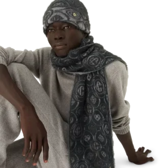 Eșarfă pufoasă din mohair cu monogramă