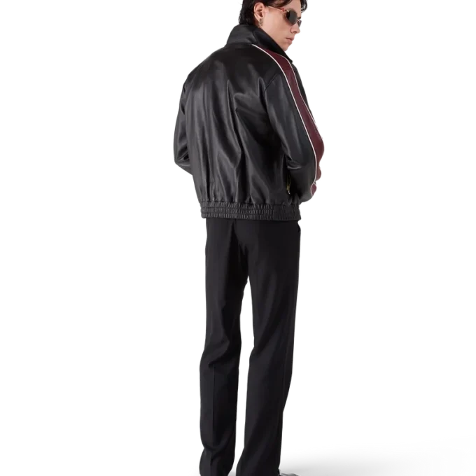 Jachetă din piele neagră