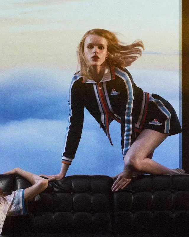 Adidași Court pentru femei, albi și albaștri Adidași Court pentru femei, albi și albaștri