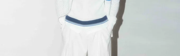 Tricou polo cu mâneci scurte din plasă cu dungi albe și albastre Tricou polo cu mâneci scurte din plasă cu dungi albe și albastre