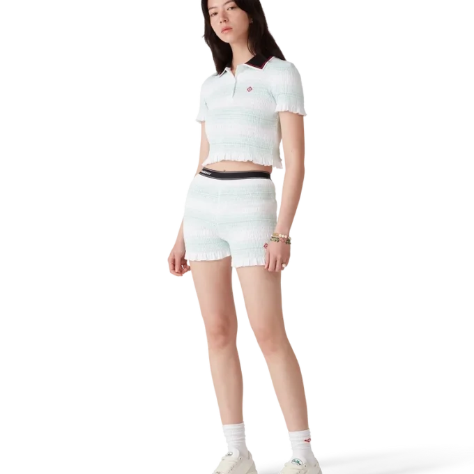 Pantaloni scurți cu dungi și pliuri Pantaloni scurți cu dungi și pliuri