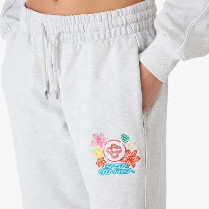 Pantaloni scurți de trening gri cu broderie