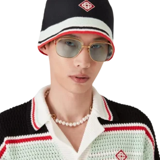 Pălărie croșetată cu dungi