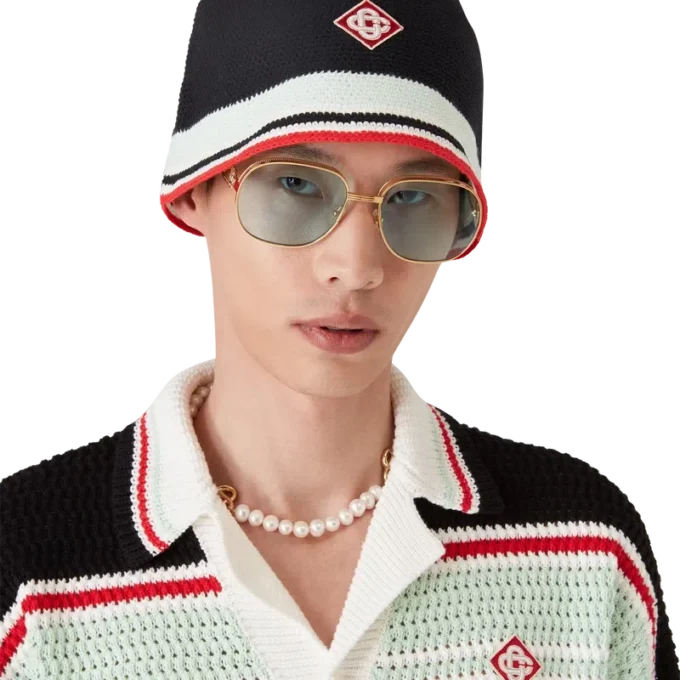 Pălărie croșetată cu dungi