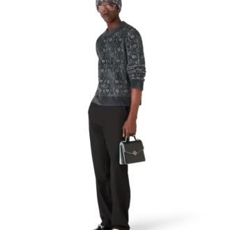 Pulover pufos cu monogramă