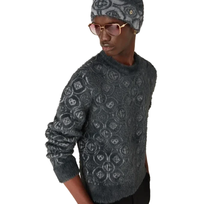 Pulover pufos cu monogramă