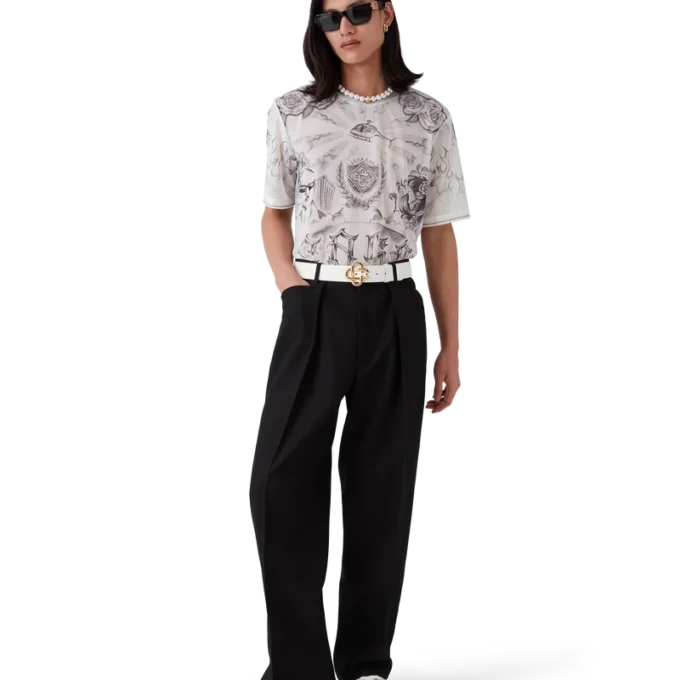 Top din plasă cu tatuaje