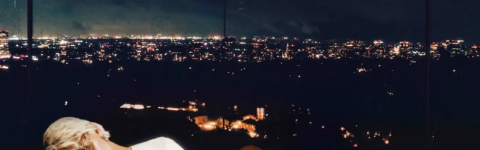 Tricou cu mâneci scurte și guler în formă de U Beyond Destiny Tricou cu mâneci scurte și guler în formă de U Beyond Destiny