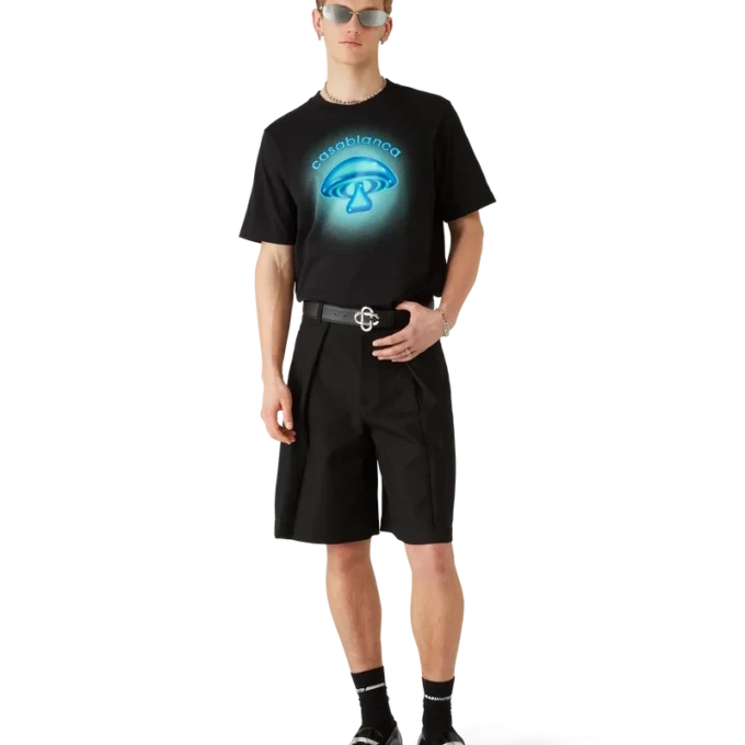 Tricou cu mâneci scurte și logo ciupercă realizat cu aerograf