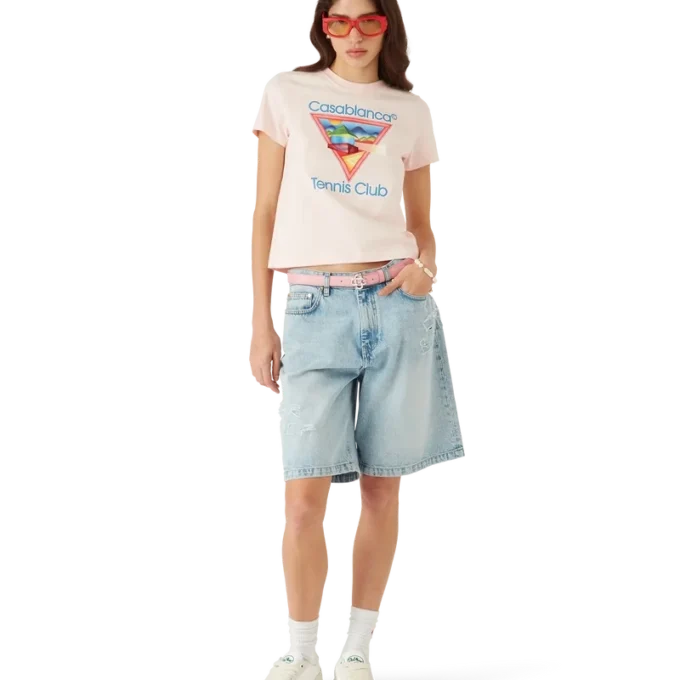 Tricou cu simbolul clubului de tenis