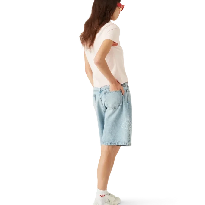 Tricou cu simbolul clubului de tenis