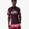 Tricou de fotbal cu mâneci scurte și gradient de culoare aubergine în pantaloni scurți Tricou de fotbal cu mâneci scurte și gradient de culoare aubergine în pantaloni scurți
