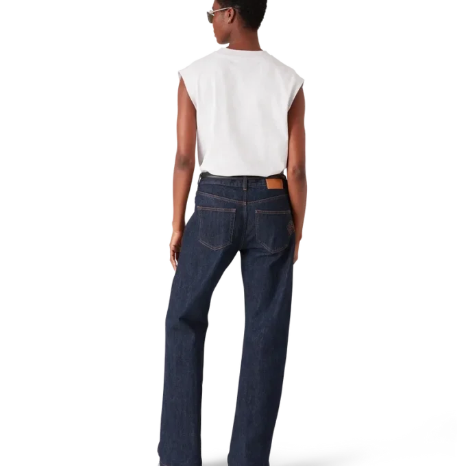 Tricou fără mâneci cu ciuperci realizat cu aerograf Tricou fără mâneci cu ciuperci realizat cu aerograf