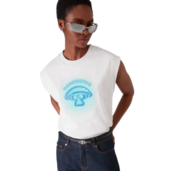 Tricou fără mâneci cu ciuperci realizat cu aerograf Tricou fără mâneci cu ciuperci realizat cu aerograf